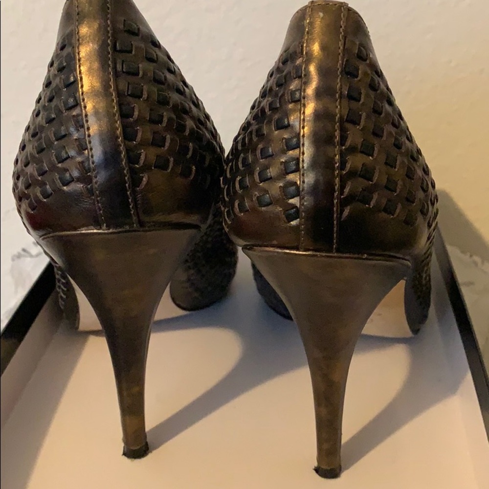Shoes - Picture 5 of 8